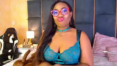 Snapshot of caseymoon chatting on 11-04-25, 12:26 Casey online show from 11-04-25, 12:26