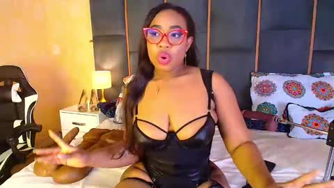 Snapshot of caseymoon chatting on 11-05-25, 12:27 Casey online show from 11-05-25, 12:27