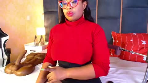 Snapshot of caseymoon chatting on 11-13-25, 12:48 Casey online show from 11-13-25, 12:48