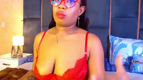 Snapshot of caseymoon chatting on 12-03-25, 12:25 Casey online show from 12-03-25, 12:25