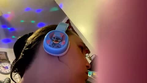 Snapshot of cashcoupllle chatting on 10-19-25, 09:59 Cash Couple online show from 10-19-25, 09:59