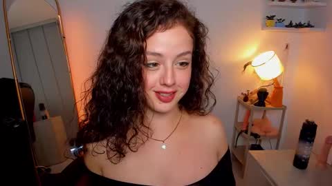 Snapshot of cassandra_caiin chatting on 09-18-25, 09:50 Cassie online show from 09-18-25, 09:50