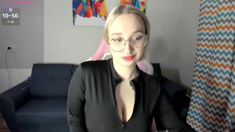 Cassie Rosss online show from 11-24-25, 02:06