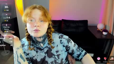 Snapshot of cassie_xkiss chatting on 06-11-26, 12:32 Cassie online show from 06-11-26, 12:32