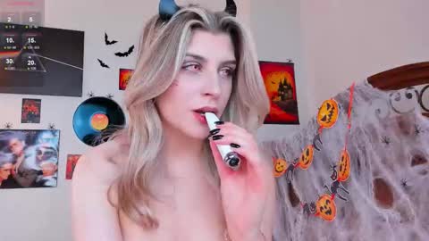 Im Cassie3 online show from 10-31-25, 07:53