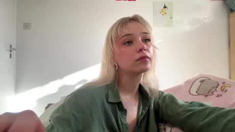 Olivia online show from 03-18-26, 03:37