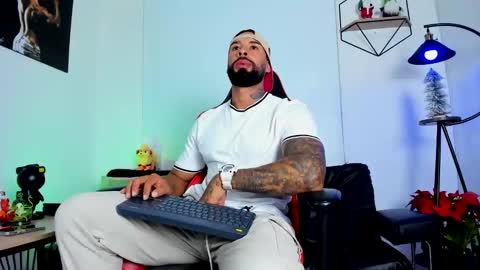 Snapshot of casticatheking chatting on 01-01-25, 01:37 Matheo Brown online show from 01-01-25, 01:37