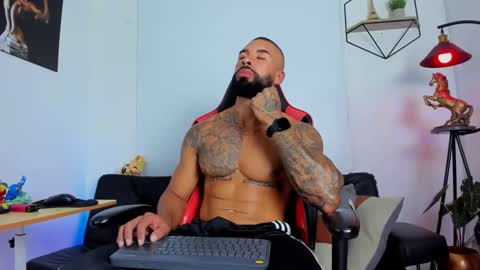 Snapshot of casticatheking chatting on 02-11-25, 07:05 Matheo Brown online show from 02-11-25, 07:05
