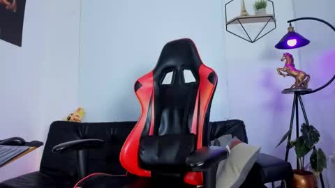 Snapshot of casticatheking chatting on 02-11-25, 10:07 Matheo Brown online show from 02-11-25, 10:07