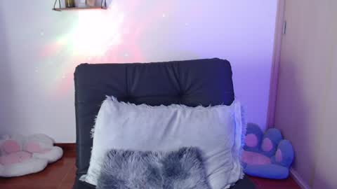 Snapshot of cat_black___ chatting on 01-21-25, 12:57 cat online show from 01-21-25, 12:57