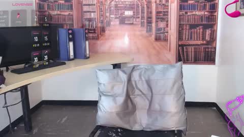 Queen Catalella online show from 11-12-25, 03:51