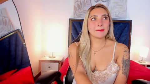 Snapshot of catalina_osorio chatting on 04-15-26, 11:39 catalina_osorio online show from 04-15-26, 11:39