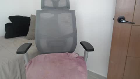 Snapshot of caterineloves chatting on 05-31-26, 04:25 katerine online show from 05-31-26, 04:25