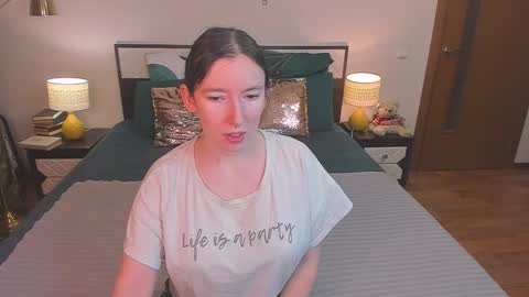 Snapshot of catherinewalls chatting on 02-01-26, 04:00 Catrin online show from 02-01-26, 04:00