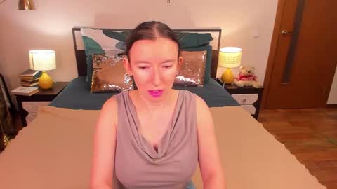 Snapshot of catherinewalls chatting on 02-08-26, 03:43 Catrin online show from 02-08-26, 03:43