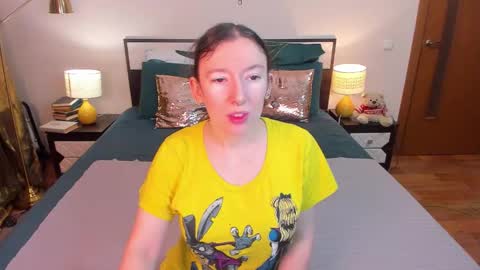 Snapshot of catherinewalls chatting on 02-12-26, 05:02 Catrin online show from 02-12-26, 05:02