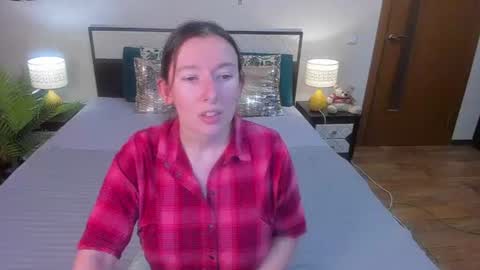 Snapshot of catherinewalls chatting on 06-29-26, 03:57 Catrin online show from 06-29-26, 03:57