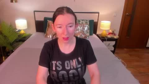 Snapshot of catherinewalls chatting on 07-04-26, 02:29 Catrin online show from 07-04-26, 02:29