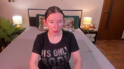 Snapshot of catherinewalls chatting on 07-05-26, 02:29 Catrin online show from 07-05-26, 02:29
