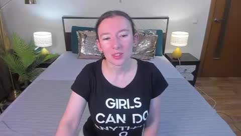 Snapshot of catherinewalls chatting on 07-14-26, 03:22 Catrin online show from 07-14-26, 03:22