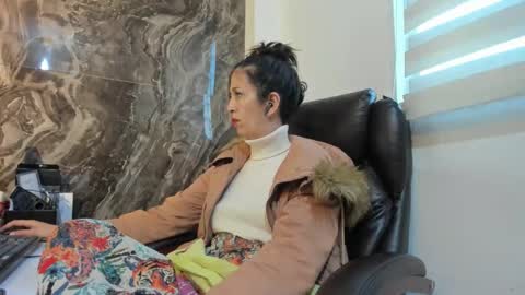 CATT EVANS online show from 12-20-25, 10:50