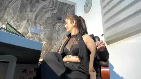 CATT EVANS online show from 01-06-26, 12:14