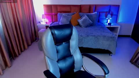 catti_brie_ online show from 10-23-25, 11:53