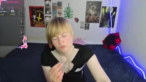 Snapshot of cattie_w_ chatting on 02-05-26, 01:21 cattie_w_ online show from 02-05-26, 01:21