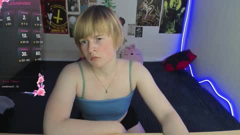 Snapshot of cattie_w_ chatting on 02-06-26, 01:10 cattie_w_ online show from 02-06-26, 01:10