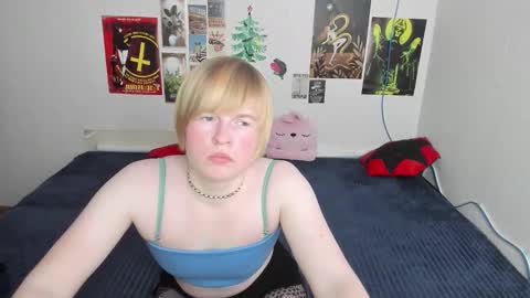 Snapshot of cattie_w_ chatting on 02-10-26, 01:21 cattie_w_ online show from 02-10-26, 01:21