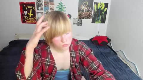 Snapshot of cattie_w_ chatting on 02-24-26, 01:25 cattie_w_ online show from 02-24-26, 01:25