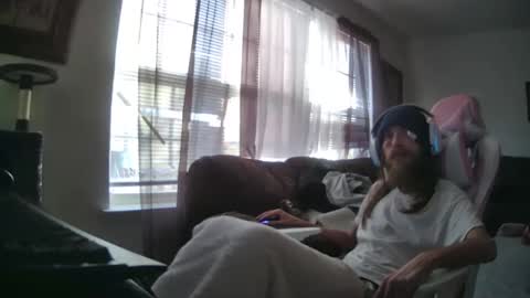 Snapshot of cattywompiscreations chatting on 01-12-25, 02:09 zatbabydaddy online show from 01-12-25, 02:09