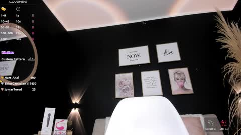 Snapshot of catvalentinee_ chatting on 12-31-24, 01:36 catvalentinee_ online show from 12-31-24, 01:36