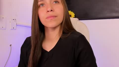 Snapshot of cayetana_01 chatting on 05-31-26, 07:26 cayetana online show from 05-31-26, 07:26