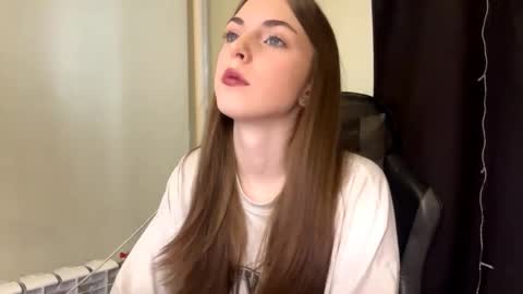 Snapshot of caylakimbro chatting on 02-20-26, 09:21 Polly online show from 02-20-26, 09:21