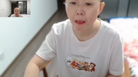 Snapshot of cbz112233 chatting on 06-21-26, 06:21 ANNYANNY online show from 06-21-26, 06:21