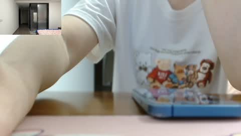 Snapshot of cbz112233 chatting on 06-22-26, 04:15 ANNYANNY online show from 06-22-26, 04:15