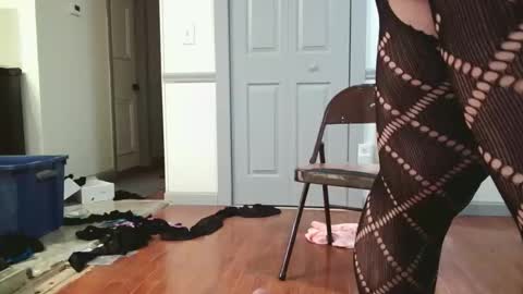 Snapshot of cdalexis33 chatting on 02-21-26, 02:01 a online show from 02-21-26, 02:01