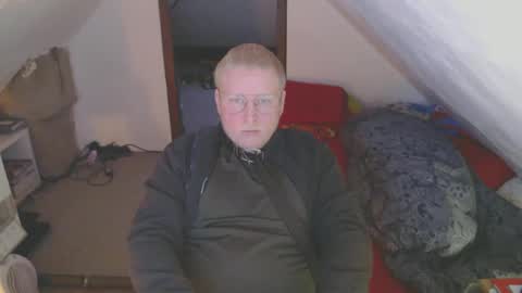 Snapshot of cebas chatting on 02-19-25, 10:45 cebas online show from 02-19-25, 10:45