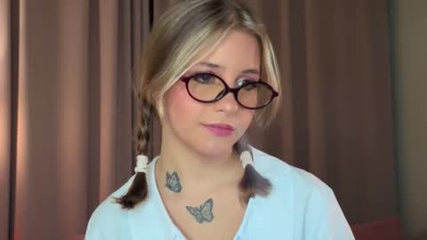 Lina  online show from 03-27-26, 07:13