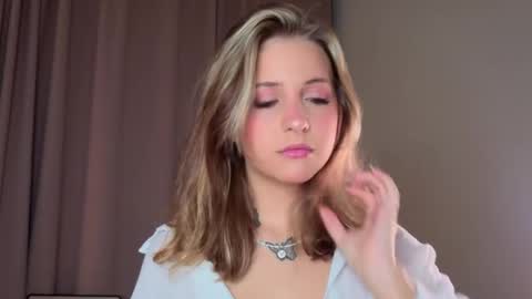 Lina  online show from 04-16-26, 07:25