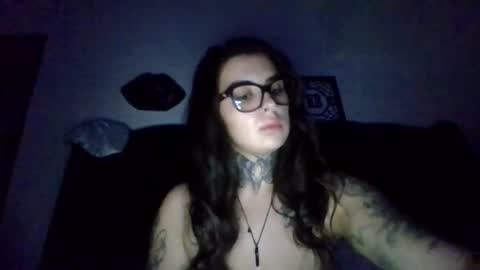 Snapshot of ceceluv27 chatting on 11-08-25, 04:45 ceceluv27 online show from 11-08-25, 04:45