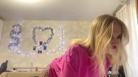 Snapshot of celenfomes chatting on 12-02-25, 07:47 Selene online show from 12-02-25, 07:47