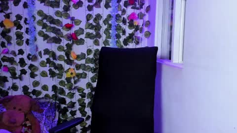 Snapshot of celestinepurple chatting on 12-24-24, 10:28 Celestineeeeee online show from 12-24-24, 10:28