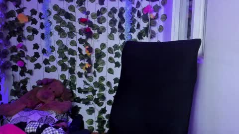 Snapshot of celestinepurple chatting on 01-08-25, 11:41 Celestineeeeee online show from 01-08-25, 11:41