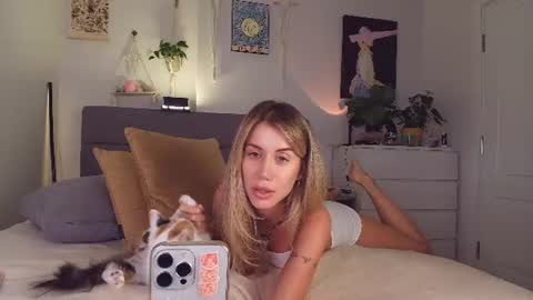 Snapshot of celin_summer chatting on 07-23-26, 06:06 Celin online show from 07-23-26, 06:06