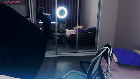 Snapshot of celine_faer1 chatting on 05-11-26, 03:07 Celine online show from 05-11-26, 03:07