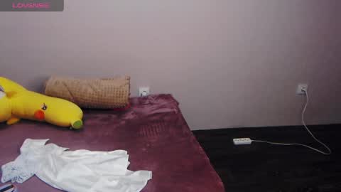 Snapshot of celine_faer1 chatting on 05-11-26, 04:04 Celine online show from 05-11-26, 04:04