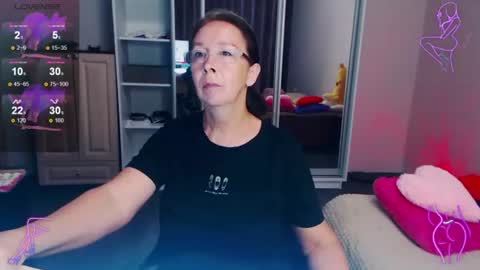 Snapshot of celine_faer1 chatting on 06-22-26, 06:49 Celine online show from 06-22-26, 06:49