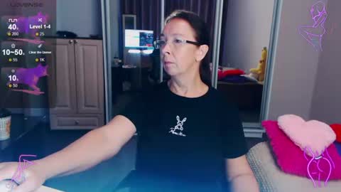 Snapshot of celine_faer1 chatting on 06-24-26, 01:48 Celine online show from 06-24-26, 01:48